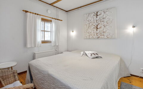 Kulta-Käkönen 17 by Bomba: Bett, Möbel, Schlafzimmer, Interior Design, Bedding, Bettdecke, Flooring, Holz, Fussboden, Zimmer