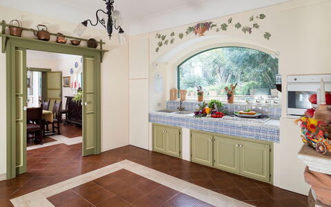 Casa Fiore - Salemi, Sicilia: Cabinetry, Countertop, Küche, Holz, Interior Design, Flooring, Fussboden, Wohnzimmer, Wand, Grundeigentum
