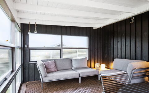 Svante - 600M from the Sea: Decke, Flooring, Interior Design, Fussboden, Verbundwerkstoff, Möbel, Resort, Hotel, Design, Daylighting
