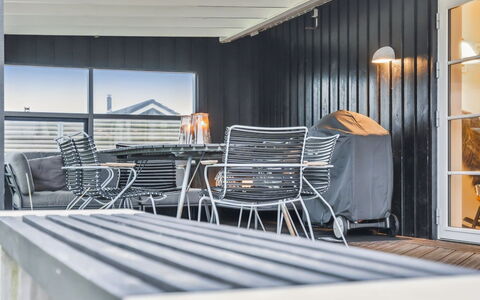 Svante - 600M from the Sea: Decke, Flooring, Interior Design, Fussboden, Verbundwerkstoff, Möbel, Resort, Hotel, Design, Daylighting