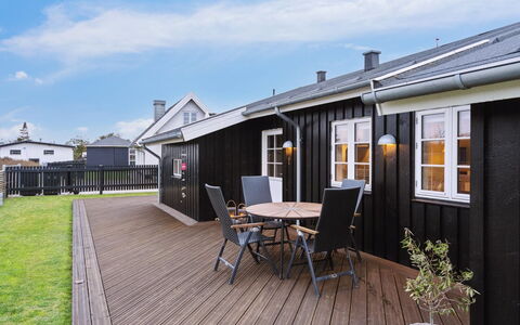 Svante - 600M from the Sea: Decke, Flooring, Interior Design, Fussboden, Verbundwerkstoff, Möbel, Resort, Hotel, Design, Daylighting