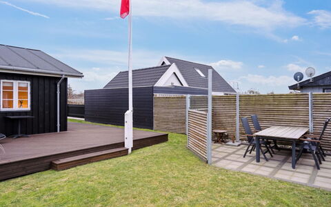 Svante - 600M from the Sea: Decke, Flooring, Interior Design, Fussboden, Verbundwerkstoff, Möbel, Resort, Hotel, Design, Daylighting