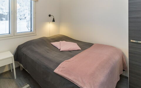 Villa Maria: Bett, Schlafzimmer, Interior Design, Möbel, Wand, Fussboden, Bettdecke, Bedding, Flooring, Holz