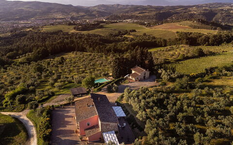 Cottage Botinaccio: Himmel, Pflanzengemeinschaft, Pflanze, Ökoregion, Gebäude, Berg, Natürliche Landschaft, Vegetation, Grundstueck, Landschaft