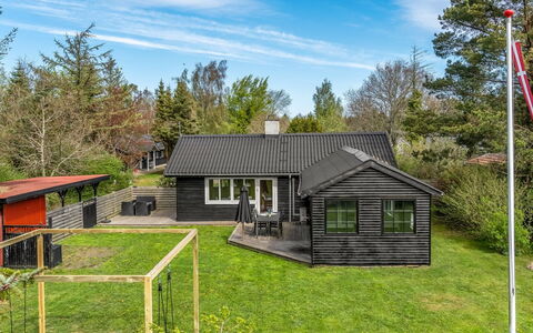 Elisa - 600M from the Sea: Haus, Dach, Hütte, Gartenbauten, Garten, Abstellgleis, Rasen, Hinterhof, Bauernhaus, Garten