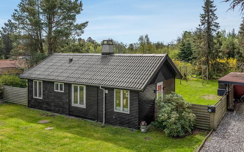 Elisa - 600M from the Sea: Haus, Dach, Hütte, Strauch, Zuhause, Abstellgleis, Ländliches Gebiet, Ground, Garten, Gartenbauten