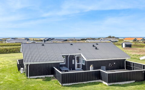 Arild - 300M from the Sea: Gras, Wiese, Grundstueck, Hütte, Ländliches Gebiet, Wiese, Gartenbauten, Garten, Schuppen