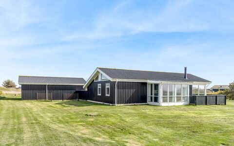 Arild - 300M from the Sea: Gras, Wiese, Grundstueck, Hütte, Ländliches Gebiet, Wiese, Gartenbauten, Garten, Schuppen