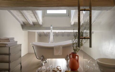 Villa Lilli & Spa: Interior Design, Textil, Regale, Holz, Rechteck, Gebäude, Fussboden, Haus, Flooring, Wohnzimmer