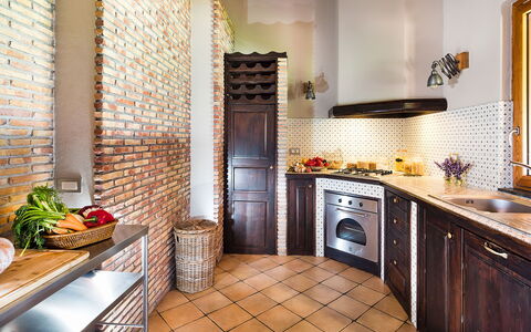 Casa Bedda - Viagrande, Sicilia: Eigentum, Cabinetry, Countertop, Holz, Sinken, Interior Design, Herd, Küche, Haushaltsgerät, Flooring