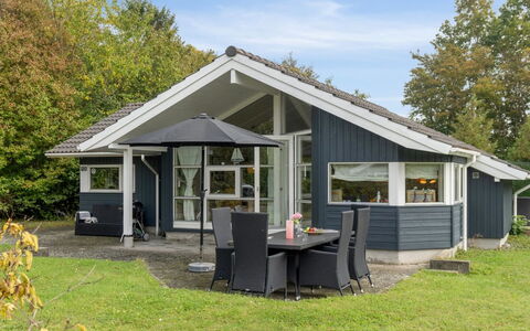 Thorke - 200M from the Sea: Dach, Haus, Zuhause, Hütte, Abstellgleis, Estate, Auffahrt, Gartenbauten, Garten, Schuppen