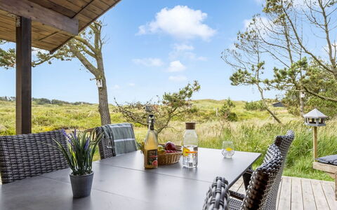 Lagho - 500M from the Sea: Decke, Flooring, Interior Design, Fussboden, Verbundwerkstoff, Möbel, Resort, Hotel, Design, Daylighting