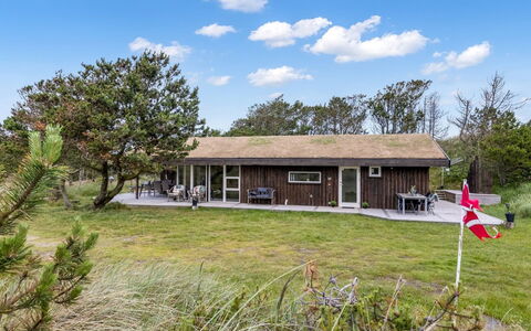 Lagho - 500M from the Sea: Decke, Flooring, Interior Design, Fussboden, Verbundwerkstoff, Möbel, Resort, Hotel, Design, Daylighting