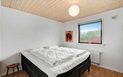 Ensio - 300M to the Fjord: Holz, Decke, Schlafzimmer, Interior Design, Bett, Bedding, Bettrahmen, Bettdecke, Fussboden, Zuhause