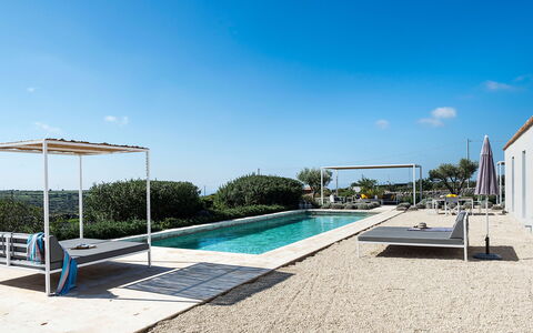 Villa Carmelita - Ragusa, Sicilia: Himmel, Wasser, Daytime, Schwimmbad, Baum, Schatten, Gewässer, Gartenmöbel, Rechteck, Freizeit