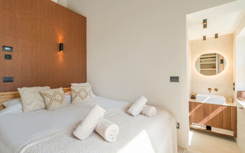 Pendolino Spereto Apartment With Pool, Montaione: Wand, Interior Design, Flooring, Holz, Fussboden, Schlafzimmer, Möbel, Zimmer, Bett, Beleuchtung