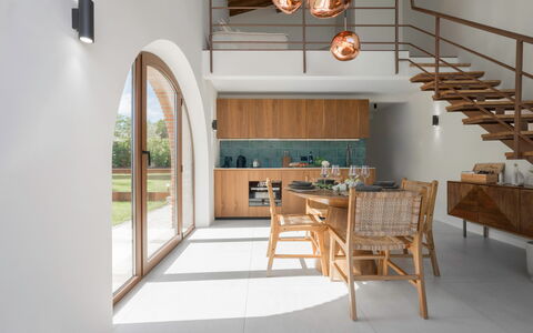 Pendolino Spereto Apartment With Pool, Montaione: Tabelle, Holz, Interior Design, Gebäude, Countertop, Küche, Fussboden, Flooring, Stuhl, Cabinetry