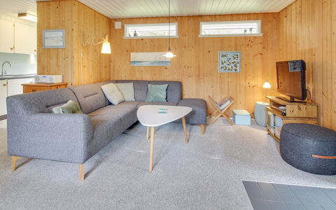 Sonia - 3Km from the Sea: Dach, Haus, Zuhause, Hütte, Tür, Abstellgleis, Deck, Veranda, Planke, Hartholz