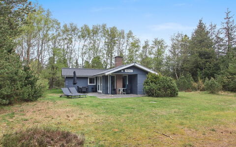 Sonia - 3Km from the Sea: Dach, Haus, Zuhause, Hütte, Tür, Abstellgleis, Deck, Veranda, Planke, Hartholz
