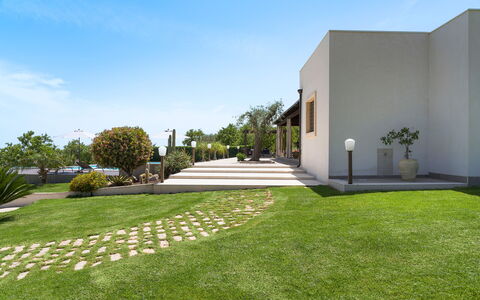 Casa Cortese - Noto, Sicilia: Pflanze, Himmel, Gebäude, Grundstueck, Baum, Wolke, Urban Design, Gras, Landschaft, Grundeigentum