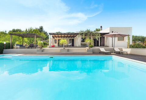 Casa Cortese - Noto, Sicilia: Wasser, Himmel, Pflanze, Eigentum, Wolke, Schwimmbad, Azurblau, Baum, Freizeit, Schatten