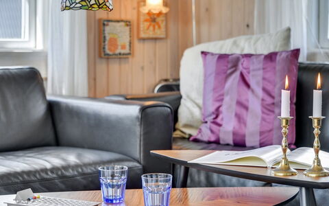 Heilo - from the Sea: Möbel, Interior Design, Couch, Flooring, Wohnzimmer, Tabelle, Beleuchtung, Zuhause, Fussboden, Zimmer