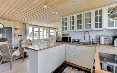 Heilo - from the Sea: Küche, Holz, Möbel, Flooring, Interior Design, Countertop, Decke, Cabinetry, Fussboden, Zuhause