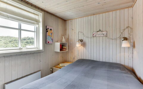 Heilo - from the Sea: Schlafzimmer, Holz, Bett, Flooring, Bettdecke, Decke, Fussboden, Bedding, Interior Design, Bettrahmen