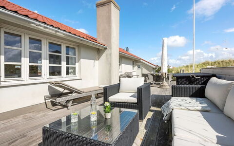 Heilo - from the Sea: Zuhause, Flooring, Möbel, Wohnung, Stuhl, Gartenmöbel, Balkon, Villa, Holzboden, Hotel