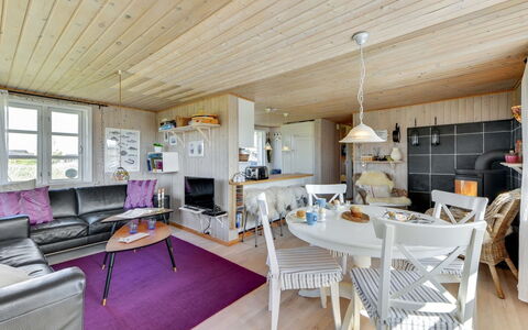 Heilo - from the Sea: Holz, Zuhause, Flooring, Möbel, Fussboden, Haus, Interior Design, Decke, Tür, Holzboden