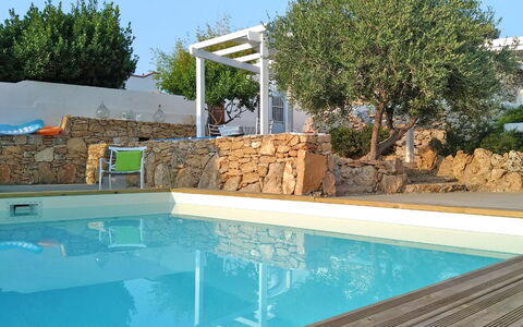 Villa Trullo - Torricella, Puglia: Wasser, Pflanze, Himmel, Eigentum, Schwimmbad, Azurblau, Baum, Schatten, Gartenmöbel, Freizeit