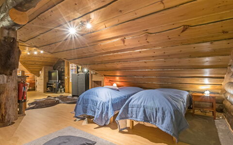Menninkäisenkolo: Möbel, Interior Design, Flooring, Fussboden, Tabelle, Decke, Küche & Esszimmer Tisch, Beleuchtung, Stuhl, Zuhause