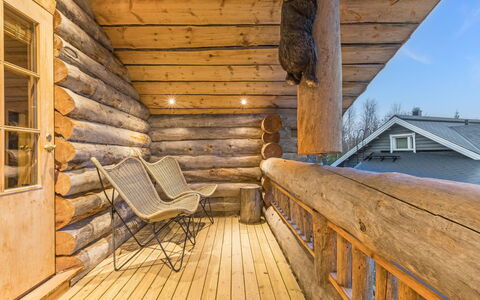Menninkäisenkolo: Möbel, Interior Design, Flooring, Fussboden, Tabelle, Decke, Küche & Esszimmer Tisch, Beleuchtung, Stuhl, Zuhause