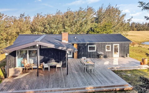Tuukka - 350M from the Sea: Decke, Flooring, Interior Design, Fussboden, Verbundwerkstoff, Möbel, Resort, Hotel, Design, Daylighting