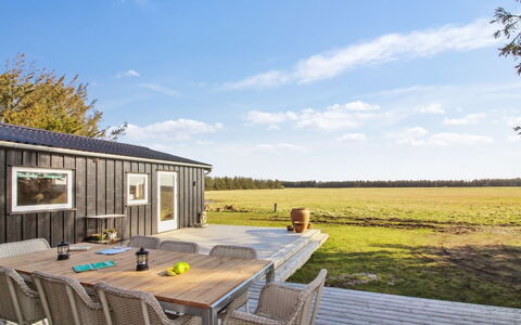 Tuukka - 350M from the Sea: Decke, Flooring, Interior Design, Fussboden, Verbundwerkstoff, Möbel, Resort, Hotel, Design, Daylighting
