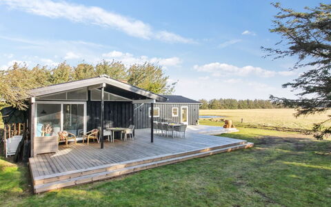 Tuukka - 350M from the Sea: Decke, Flooring, Interior Design, Fussboden, Verbundwerkstoff, Möbel, Resort, Hotel, Design, Daylighting