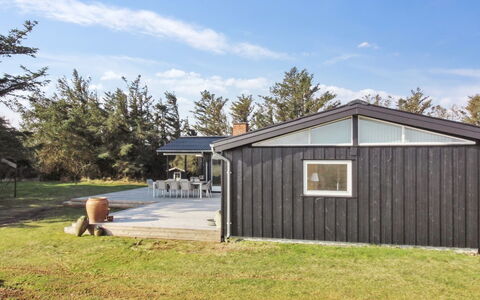 Tuukka - 350M from the Sea: Decke, Flooring, Interior Design, Fussboden, Verbundwerkstoff, Möbel, Resort, Hotel, Design, Daylighting