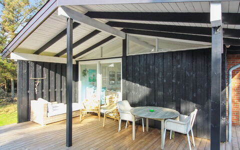 Tuukka - 350M from the Sea: Decke, Flooring, Interior Design, Fussboden, Verbundwerkstoff, Möbel, Resort, Hotel, Design, Daylighting