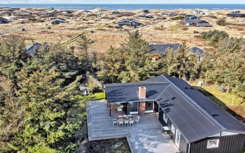 Tuukka - 350M from the Sea: Decke, Flooring, Interior Design, Fussboden, Verbundwerkstoff, Möbel, Resort, Hotel, Design, Daylighting