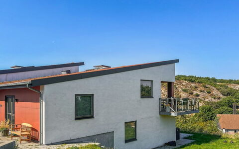 Sasser - 450M from the Sea: Möbel, Interior Design, Stuhl, Flooring, Tabelle, Resort, Fussboden, Decke, Zimmer, Eco Hotel