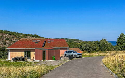 Sasser - 450M from the Sea: Möbel, Interior Design, Stuhl, Flooring, Tabelle, Resort, Fussboden, Decke, Zimmer, Eco Hotel