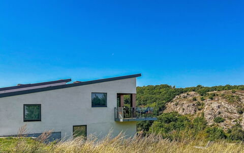 Sasser - 450M from the Sea: Möbel, Interior Design, Stuhl, Flooring, Tabelle, Resort, Fussboden, Decke, Zimmer, Eco Hotel