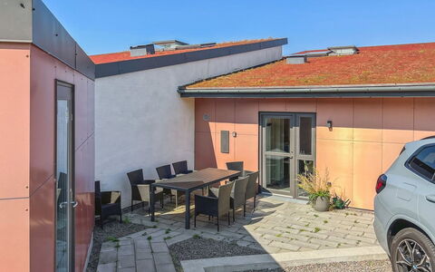 Sasser - 450M from the Sea: Möbel, Interior Design, Stuhl, Flooring, Tabelle, Resort, Fussboden, Decke, Zimmer, Eco Hotel