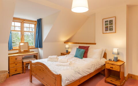 Osprey House: Möbel, Eigentum, Fenster, Komfort, Cabinetry, Holz, Schublade, Beleuchtung, Gebäude