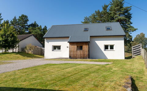 Muir Edge: Himmel, Pflanze, Gebäude, Eigentum, Fenster, Baum, Tür, Haus, Grundstueck, Hütte