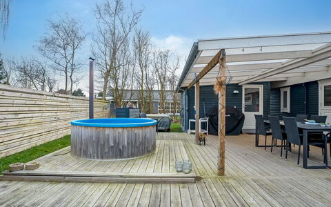 Holte - 750M from the Sea: Holz, Deck, Verbundwerkstoff, Gartenmöbel, Hartholz, Schwimmbad, Planke, Schatten, Holzbeize, Holzboden