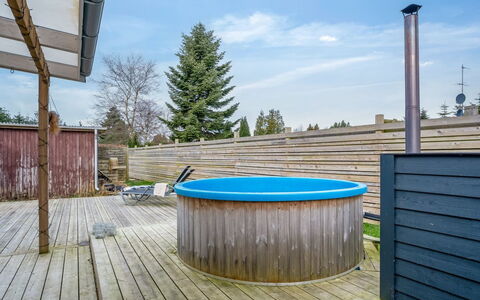 Holte - 750M from the Sea: Holz, Verbundwerkstoff, Schwimmbad, Deck, Gartenmöbel, Holzbeize, Hartholz, Hinterhof, Garten