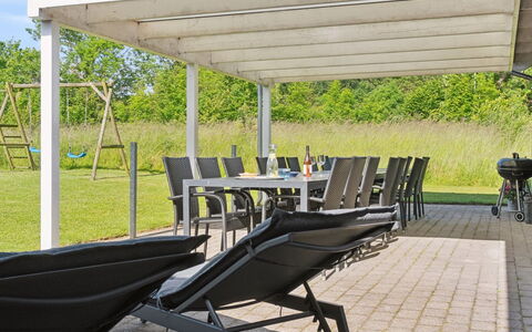 Jelke - 520M from the Sea: Dach, Haus, Zuhause, Hütte, Tür, Abstellgleis, Deck, Veranda, Planke, Hartholz