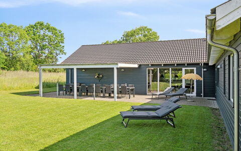 Jelke - 520M from the Sea: Dach, Haus, Zuhause, Hütte, Tür, Abstellgleis, Deck, Veranda, Planke, Hartholz