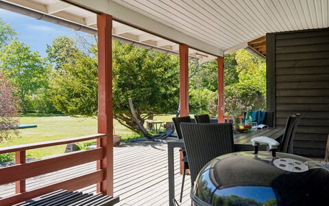 Janna - 1.4Km from the Sea: Möbel, Holz, Veranda, Gartenmöbel, Stuhl, Schatten, Decke, Tabelle, Deck, Holzbeize